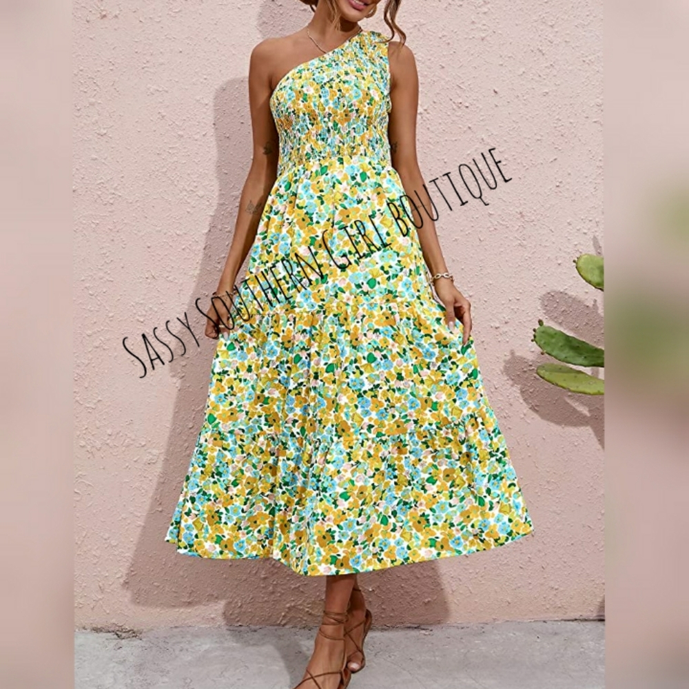 🆕⭐ Flirty Floral one shoulder smocked midi dress